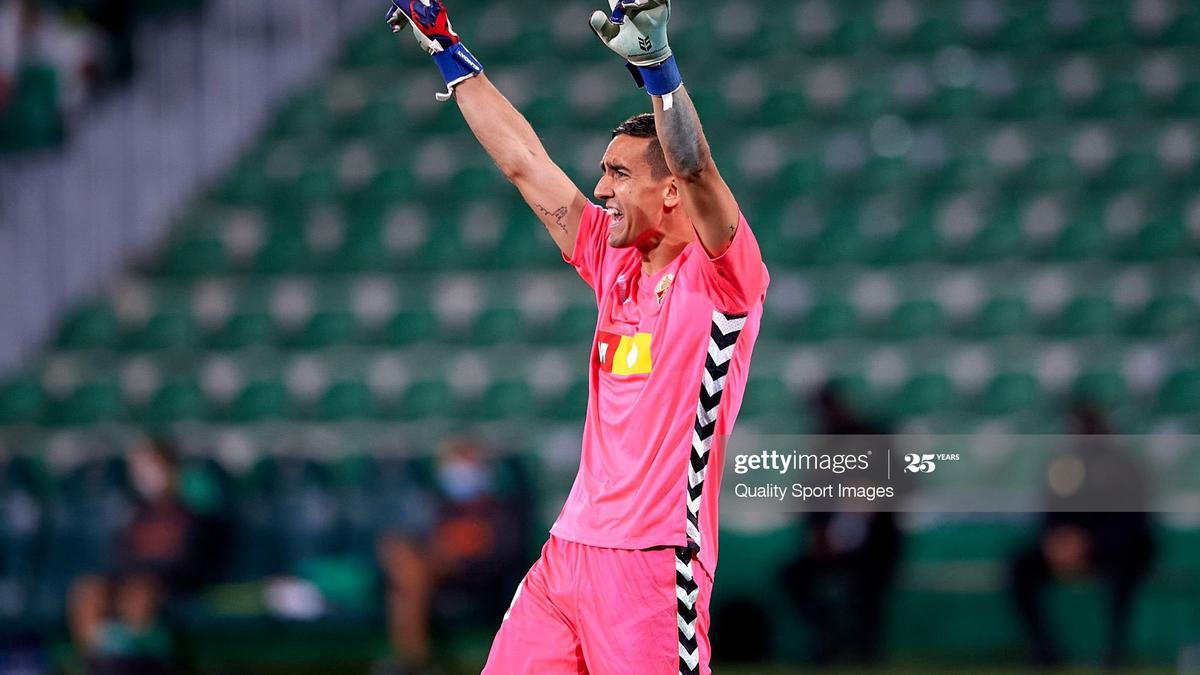 Edgar Badia, portero del Elche, lleva tres partidos sin encajar goles