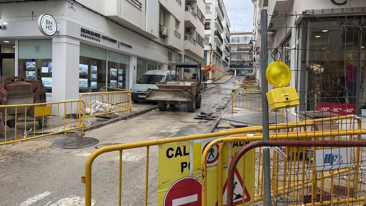 Obras  de rehabilitacion en la calle Convent de Altea durante enero de 2026 como parte del Plan de Barrios