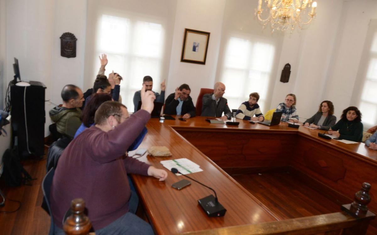 Un momento del pleno celebrado ayer para la resolución del contrato de la obra de la biblioteca. |   // G.N.