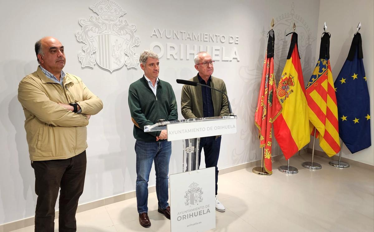 Víctor Valverde, Pepe Vegara y Vicente Pina en la rueda de prensa en la que valoraron la decisión del Consell