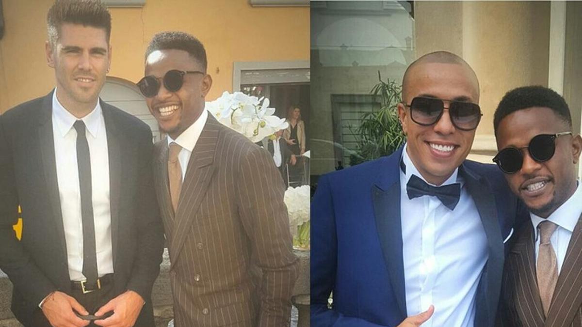 Etoo posa con cuatro de los invitados a su boda: Valdés, el marroquí Kharja, Puyol y Abidal.