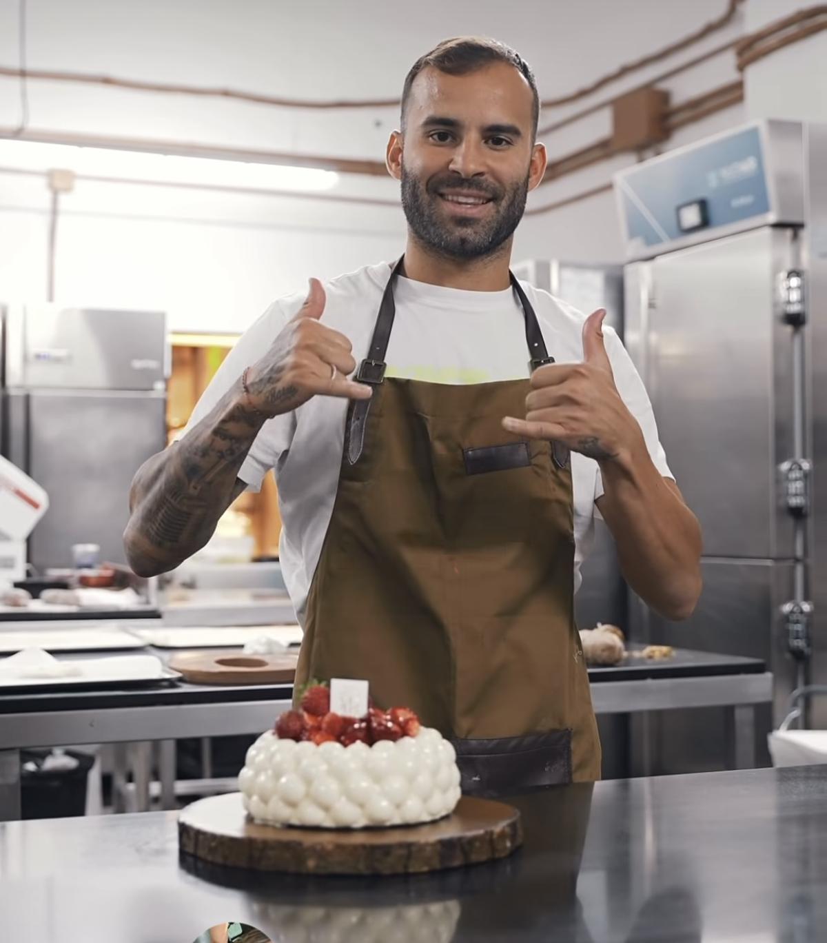 Jesé Rodríguez, durante la reproducción del vídeo promocional de Pastelerías Yeray Reyes .