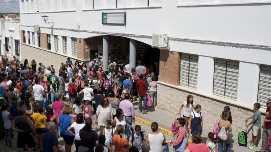 Imagen de un centro escolar de Sevilla. / Manuel Gómez
