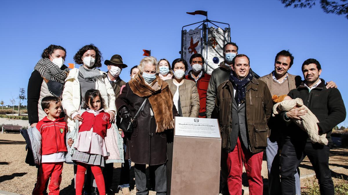 Familiares de la doctora pediatra Magdalena González Fernández.