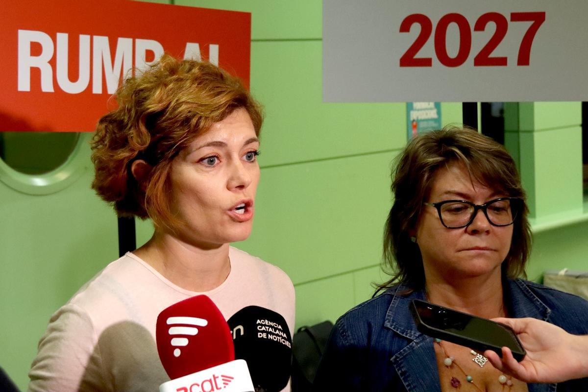 Elisenda Alamany, junto a Creu Camacho, durante la celebración del congreso del partido en Barcelona