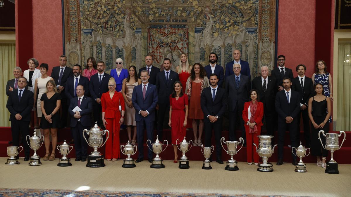 Foto de familia de todos los premiados.