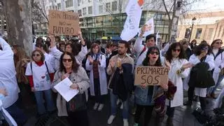 Dos de cada tres agresiones a médicos las reciben mujeres