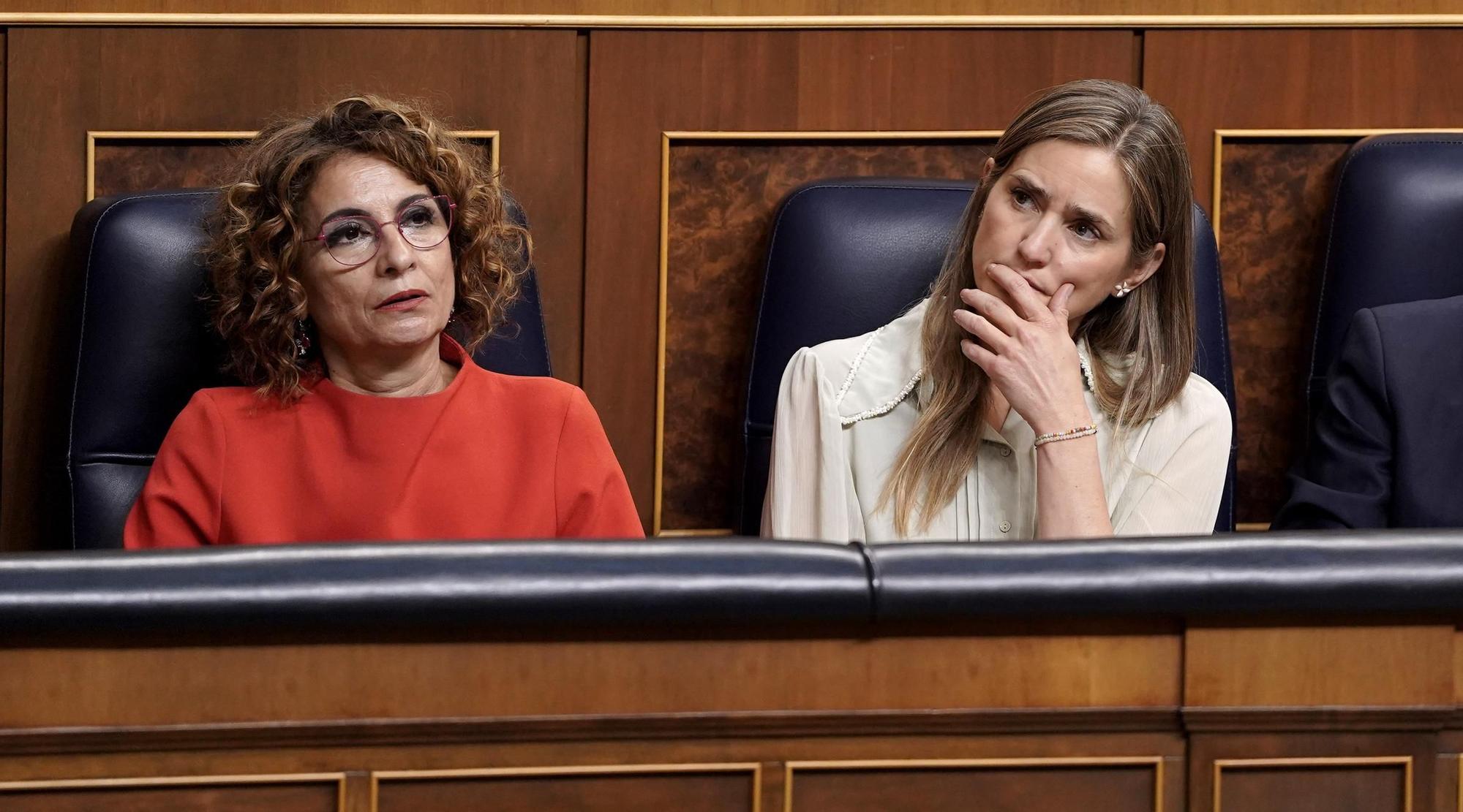 María Jesús Montero y Sara Aagesen. Pedro Sánchez comparece en el Congreso de los Diputados.