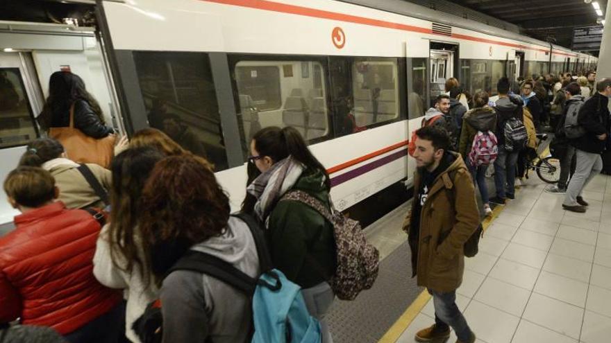 Renfe recupera el servicio de Cercanías a Valencia en Fallas y Semana Santa