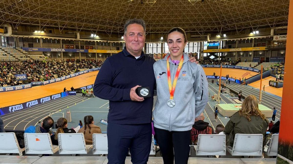 Esperança Cladera, junto a su entrenador Juan Sancha.