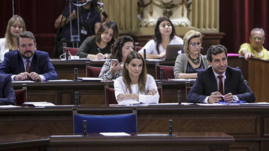 Diputados del PP, durante el debate sobre el estado de la autonomía.