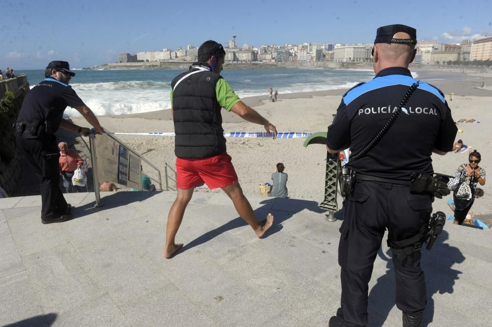 Desalojo de las playas de Riazor y Orzán