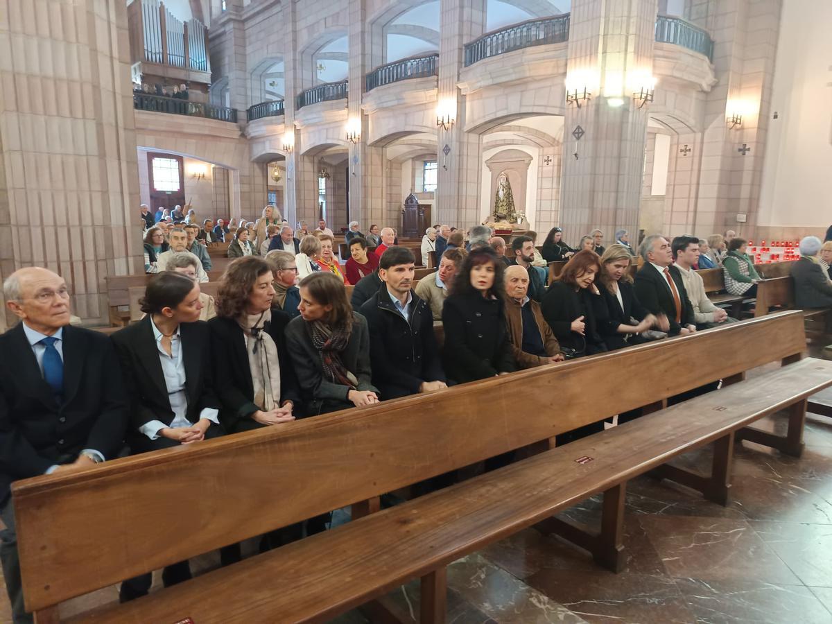 Asistentes a la misa.