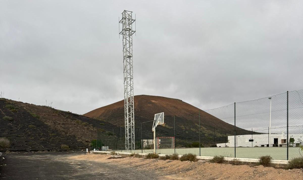 Torreta de telecomunicaciones instala en Masdache