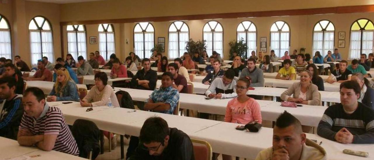 Alumnos que se examinaron el año pasado en Llanes para obtener la titulación de Secundaria.