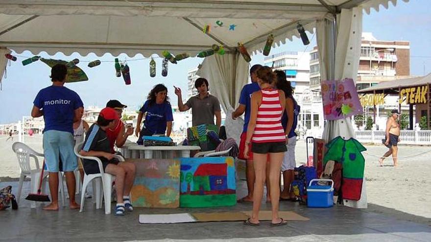 Los puntos accesibles de las playas dispondrán de aseos de obra adaptados a sus usuarios.