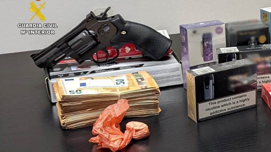 Desmantelados varios puntos de venta de vapers de contrabando