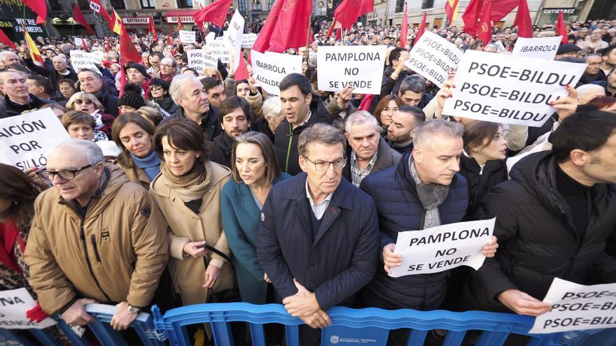 Feijóo denuncia la "indignidad" del PSOE y acusa a Sánchez de "utilizar" a Navarra