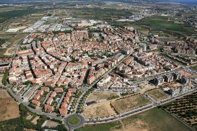 Vila-seca, completamente rodeada por infraestructuras principales, como la AP-7 y la A-7.