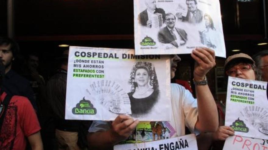 Manifestants a l&#039;entrada de l&#039;Audiència