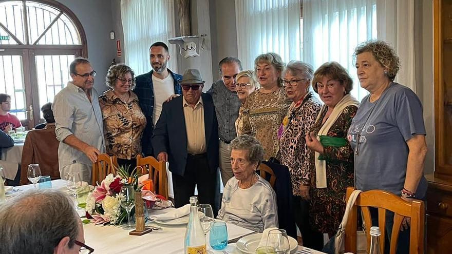 María Pérez celebró su 100 aniversario rodeada de todos los suyos.