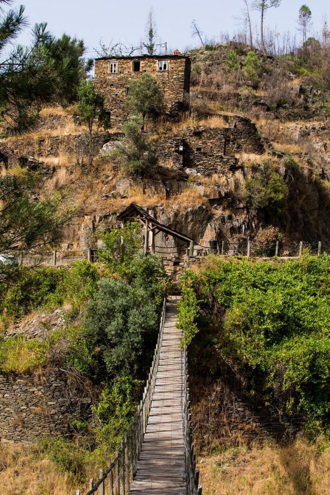 Puente en Piodao, Portugal