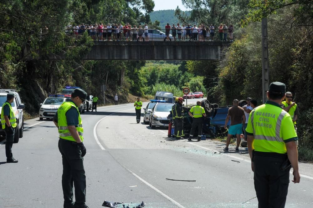 Tres heridos en un brutal accidente en uno de los principales accesos a Vilagarcía