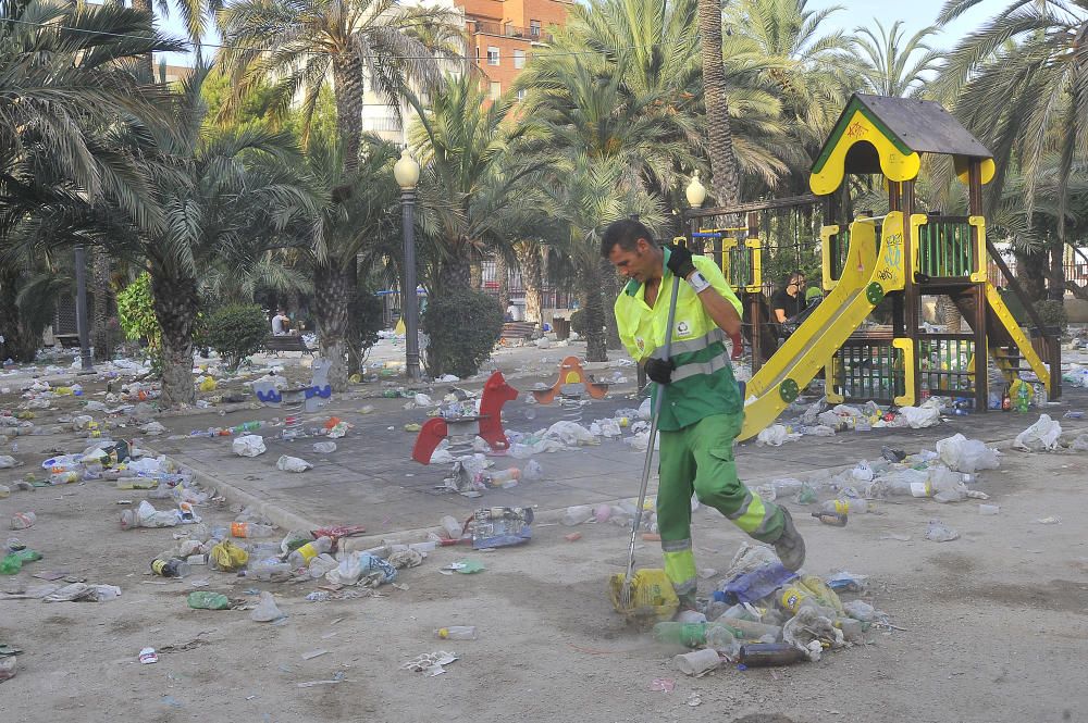 La ciudad inicia su lavado de cara después de las fiestas con el objetivo de recuperar la normalidad a la mayor brevedad posible