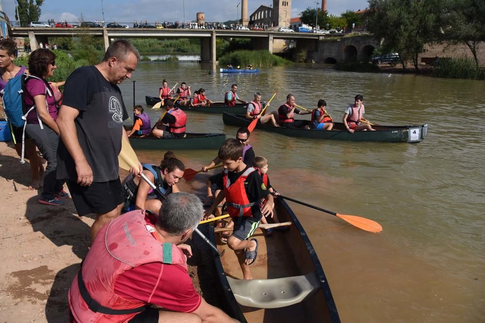 Més de 170 persones participen en la sisena Competició de Canoes al riu de Sallent