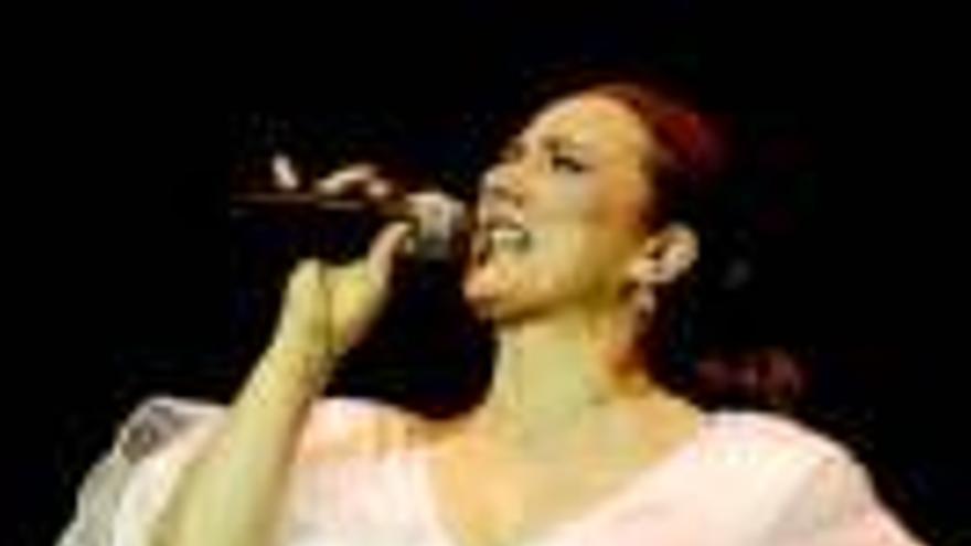 Raquel palma canta en el lopez ´de la copla al bolero´