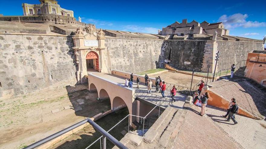 El 15% de los 250.000 turistas de Elvas se estima que para o duerme en Badajoz