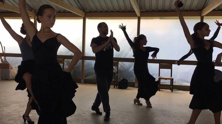 Danza en el Archivo de Colombres