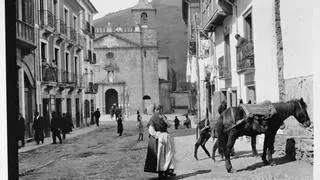 La mirada de Ruth M. Anderson sobre Cangas del Narcea en 1925 se recoge en un libro: casi un centenar de fotografías de la villa, una feria, escenas cotidianas, paisajes de viñedos y una colección de antigüedades