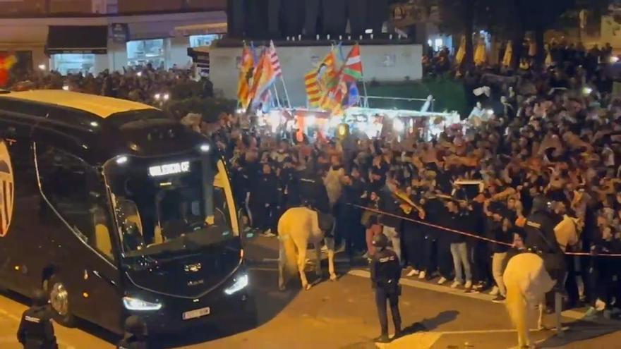 ¡Espectacular recibimiento al Valencia CF en Mestalla!