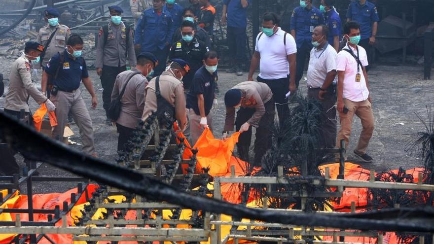 Al menos 47 Muertos y 43 heridos en un incendio en una fábrica de fuegos artificiales en Indonesia