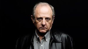 Emilio Gutiérrez Caba presenta l’obra ’Poder absoluto’ a la Villarroel.