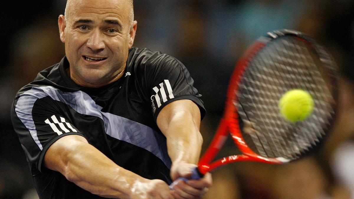 Imagen de archivo de André Agassi durante un partido de exhibición