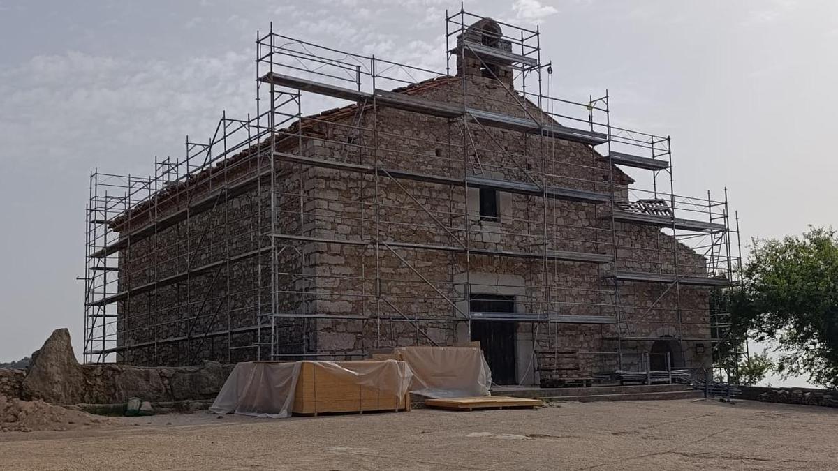 Vídeo: Obras en la ermita de Sant Cristòfol de Culla