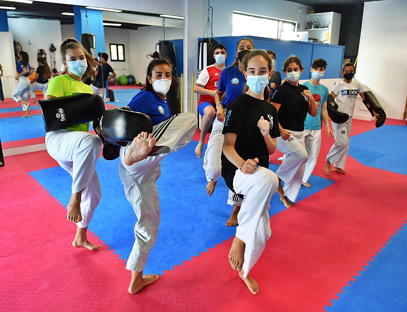 Deportistas de alta competición del Dobok.  | // VÍCTOR ECHAVE