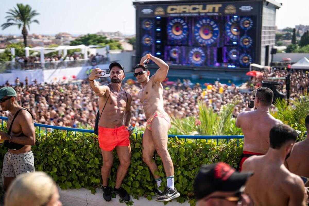 Ambiente en la fiesta de el Circuit Festival en Isla Fantasia