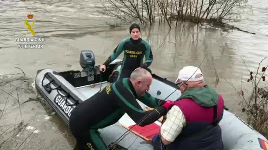 Temporal en Asturias: La Guardia Civil rescata a un ganadero en Candamo