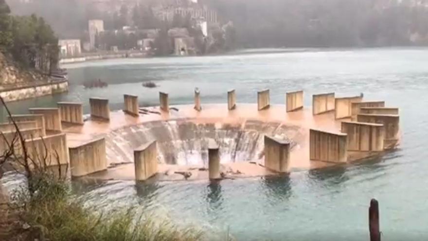 La CHJ comienza a desaguar el Embalse de Benagéber por su morning glory