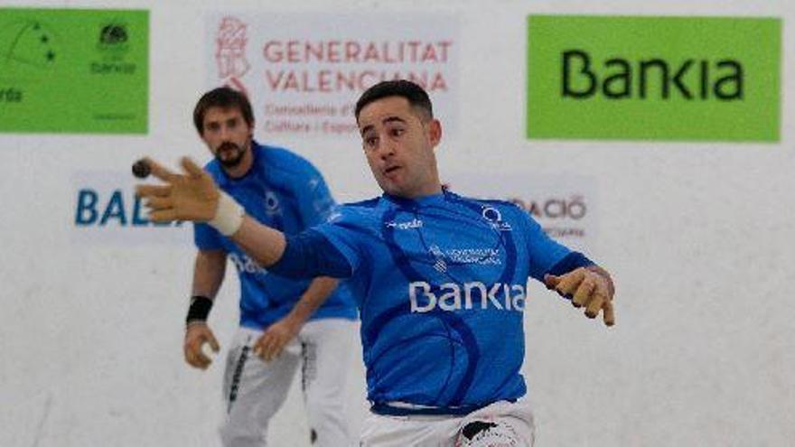 la XXX Lliga Bankia d'escala i corda va arrancar ahir a Pelayo amb victòria per a l'equip de Vila-real - Soro III, Jesús i Salva-