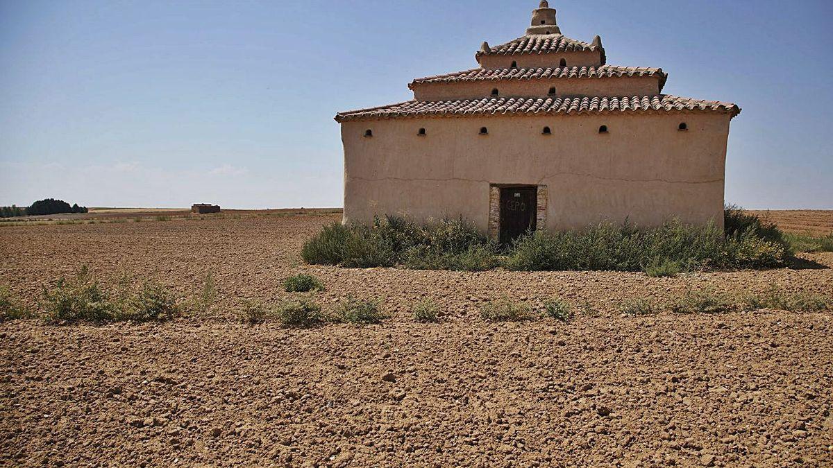 Palomar de planta cuadrada de Villarrín de Campos