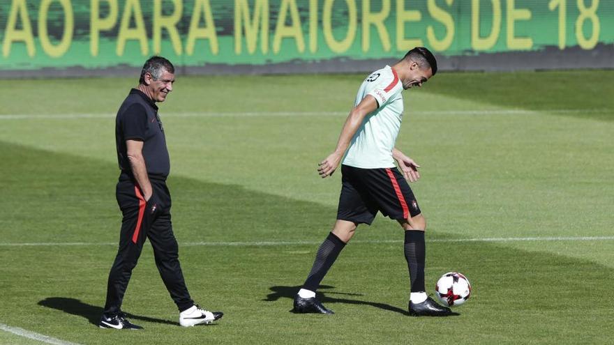 Pepe, durante la concentración con la selección de Portugal, en Oreias. // Andre Kosters