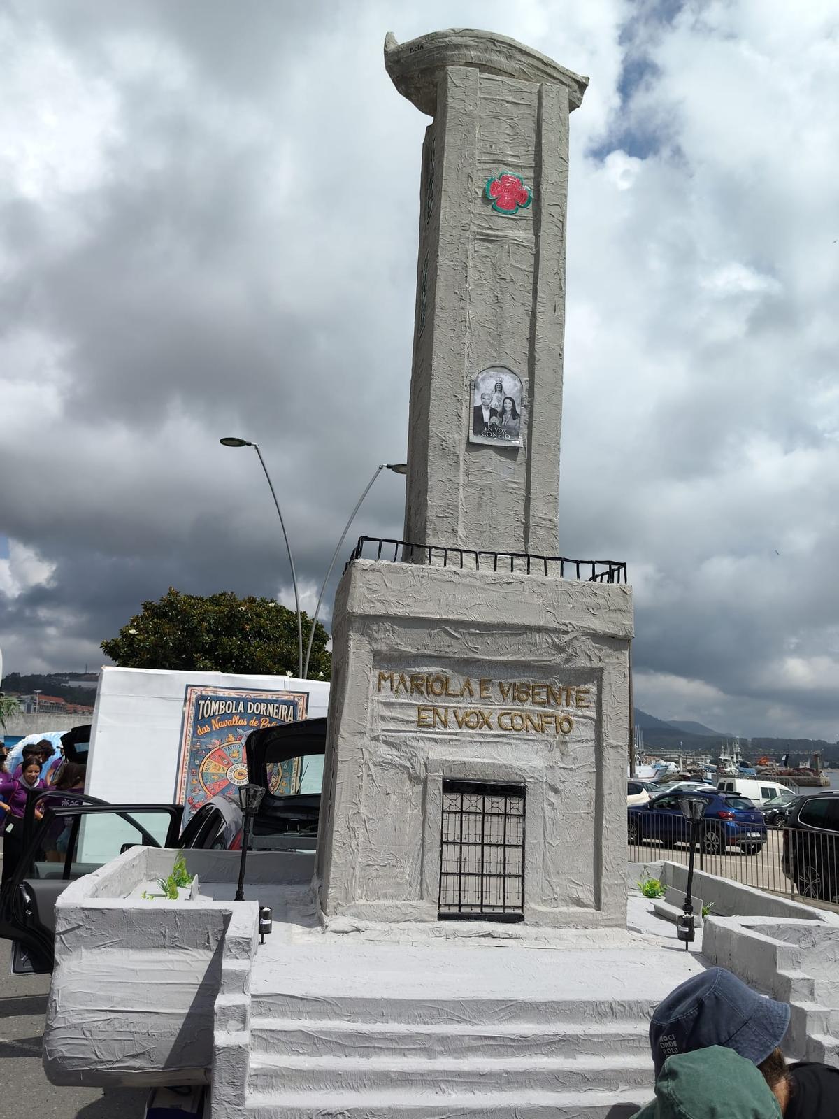 Monumento à Dorna, 'inaugurado' polas peñas dorneiras en Ribeira.