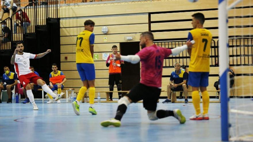 Un instante del partido entre el Leganés y el Gran Canaria