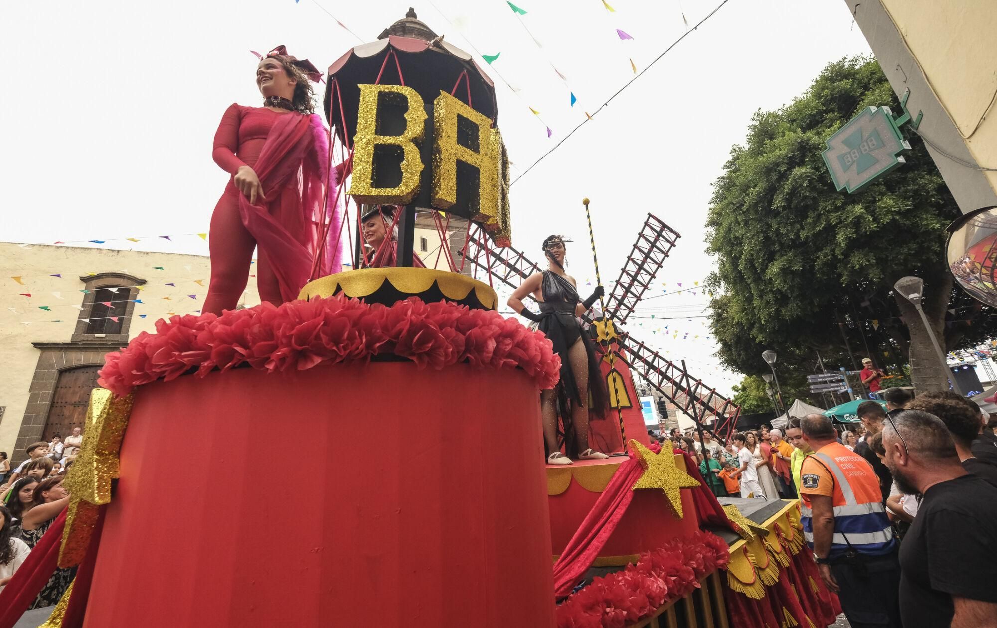 Batalla de flores en las Fiestas de la Virgen de Guíaa