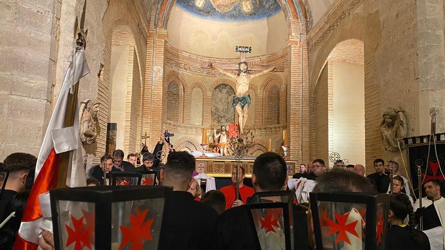 La lluvia silencia el Vía Crucis procesional en Toro