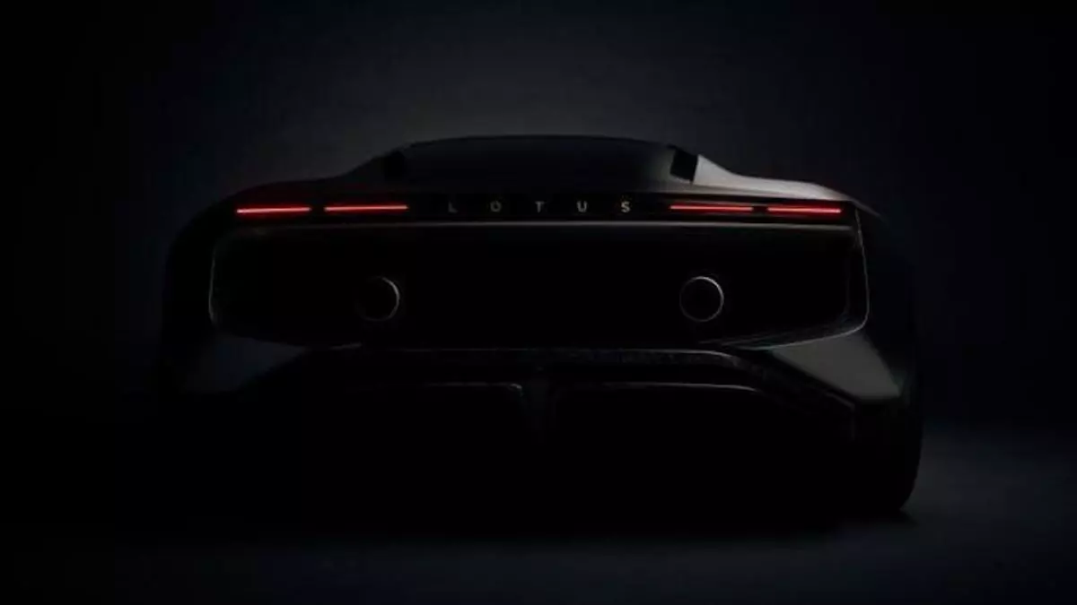 Lotus enseña, bajo el paraguas de Geely, su plan Focus 2030: el Emira seguirá vivo y habrá un nuevo híbrido V8